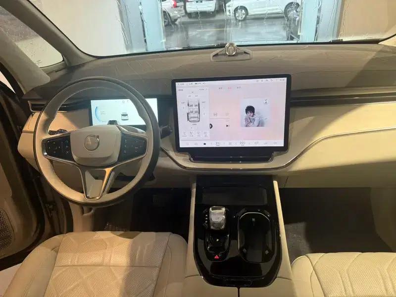 Volvo EM90 2025 Ultra 6-seater — миниатюра 7