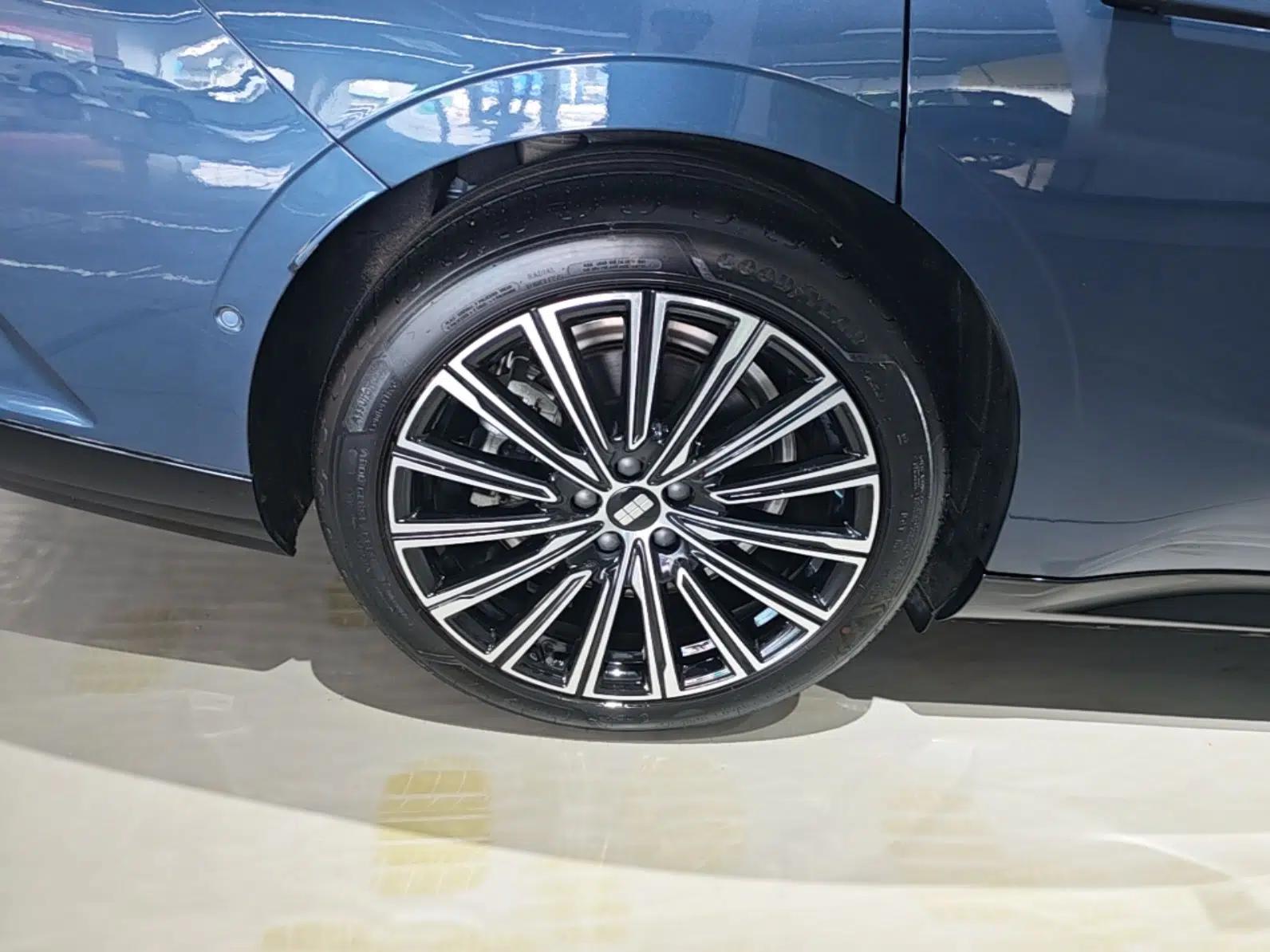 Geely Galaxy 8 2025 130km EM-P Starship Edition — миниатюра 11