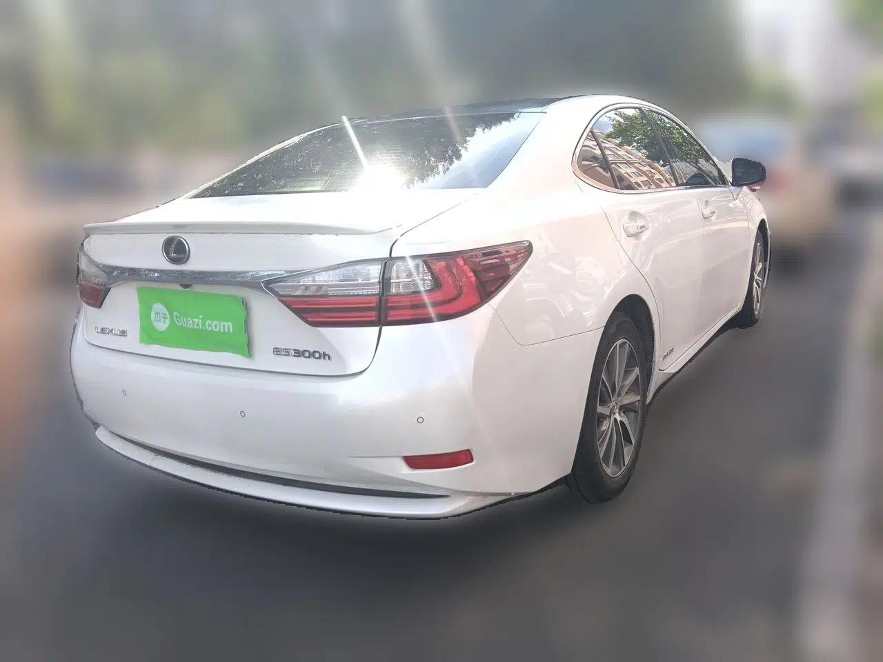 Lexus ES 2015 300h Comfort Edition — миниатюра 6