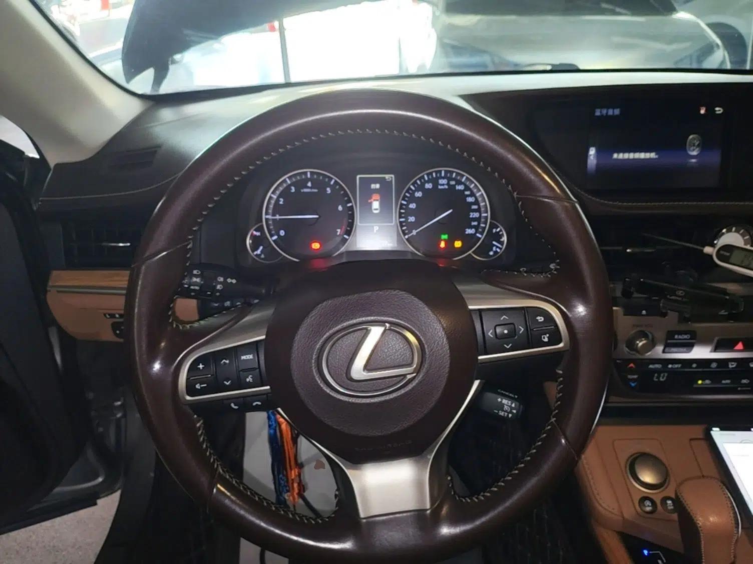 Lexus ES 2015 200 Elite Edition — миниатюра 13