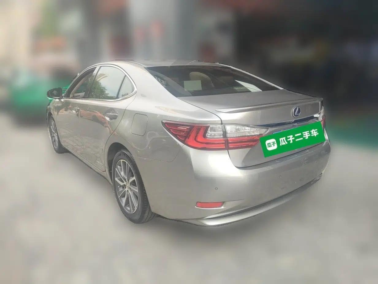 Lexus ES 2015 300h Luxury Edition — миниатюра 4
