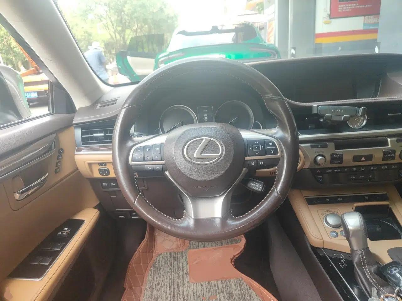 Lexus ES 2015 300h Luxury Edition — миниатюра 10