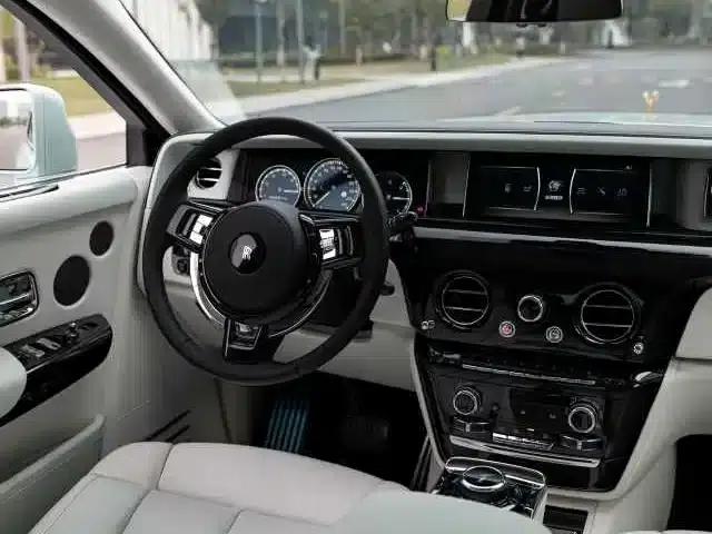 2024 Phantom Long Wheelbase Series II — миниатюра 20