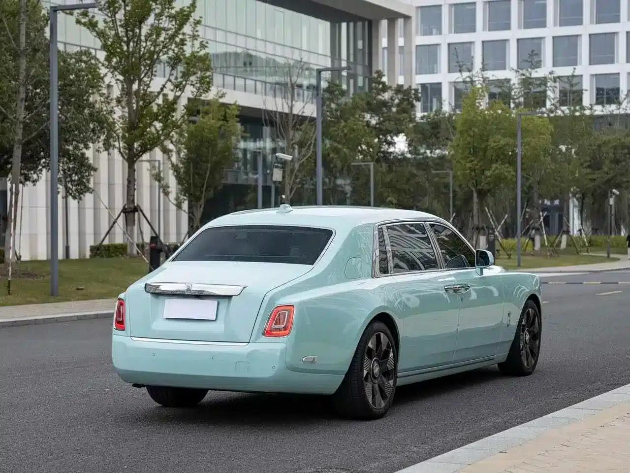 2024 Phantom Long Wheelbase Series II — миниатюра 4