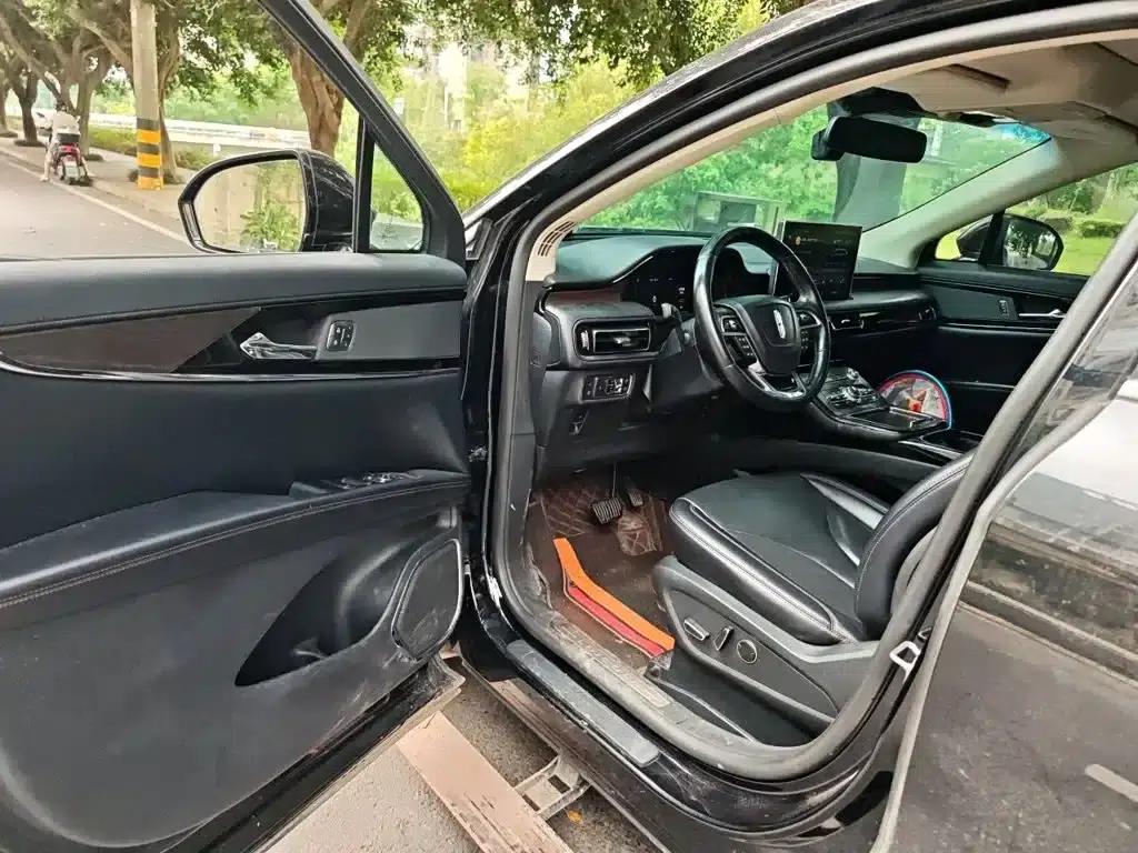 Navigator 2021 2.0T AWD Premium Edition — миниатюра 17