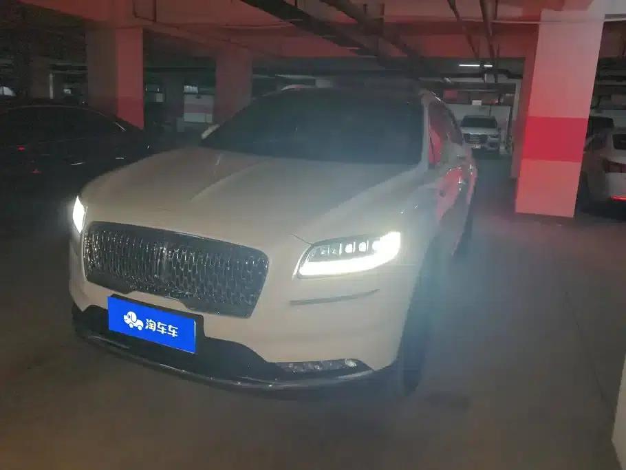 Navigator 2021 2.7T AWD Premium Edition — миниатюра 1
