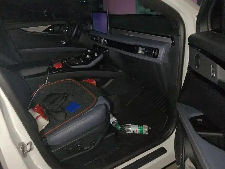 Navigator 2021 2.7T AWD Premium Edition — миниатюра 8
