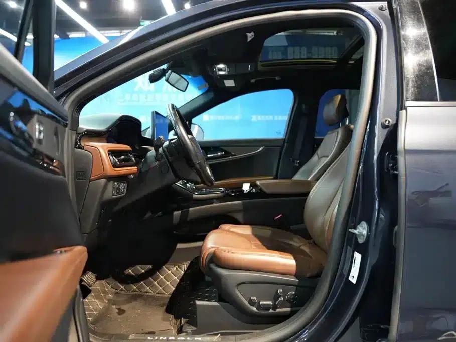Navigator 2021 2.7T AWD Premium Edition — миниатюра 4