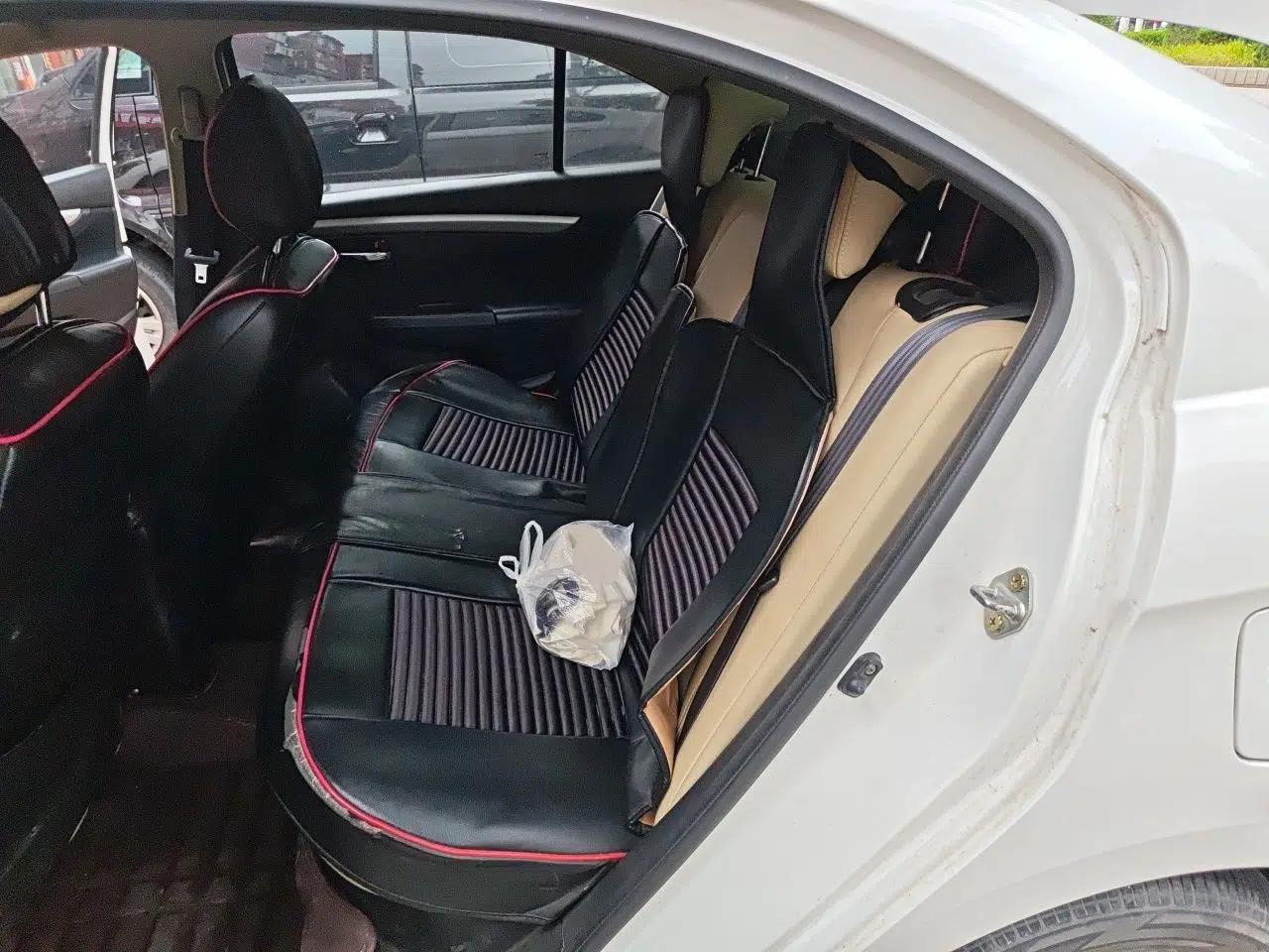 Suzuki Alivio 2015 1.6L Manual Comfort Model — миниатюра 17