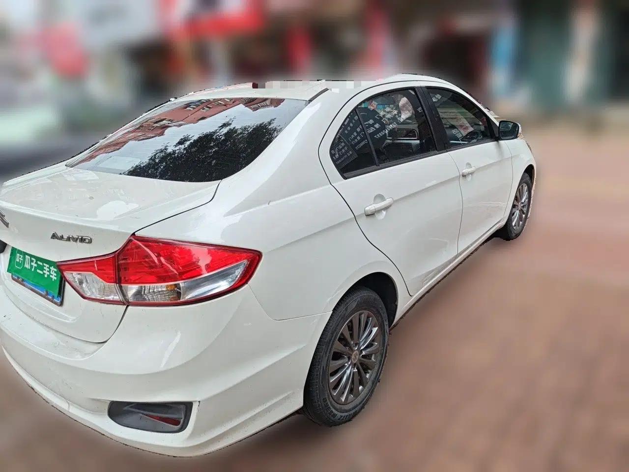 Suzuki Alivio 2015 1.6L Manual Comfort Model — миниатюра 6