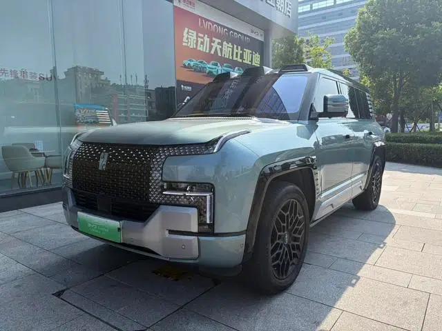 Looking up at the 2023 U8 Luxury Edition
