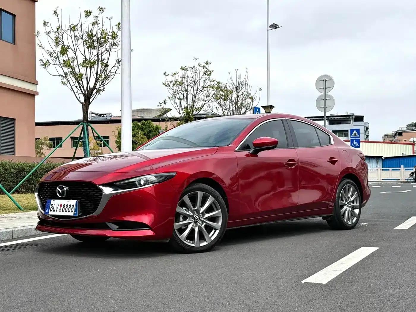 Mazda3 Axela 2021 2.0L Automatic Premium Edition — миниатюра 1
