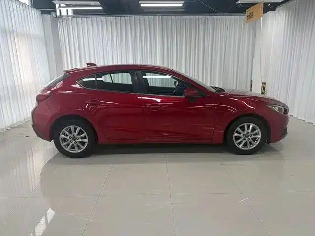 Mazda3 Axela 2016 Hatchback 1.5L Automatic Comfort — миниатюра 9