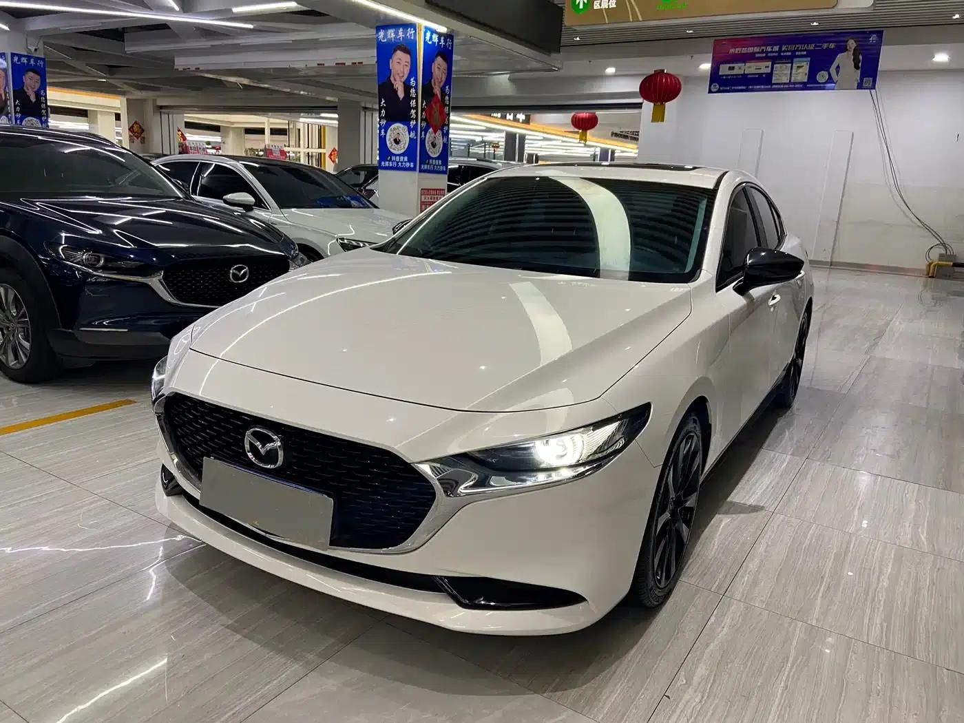 Mazda3 Axela 2022 2.0L Automatic Premium Edition — миниатюра 1