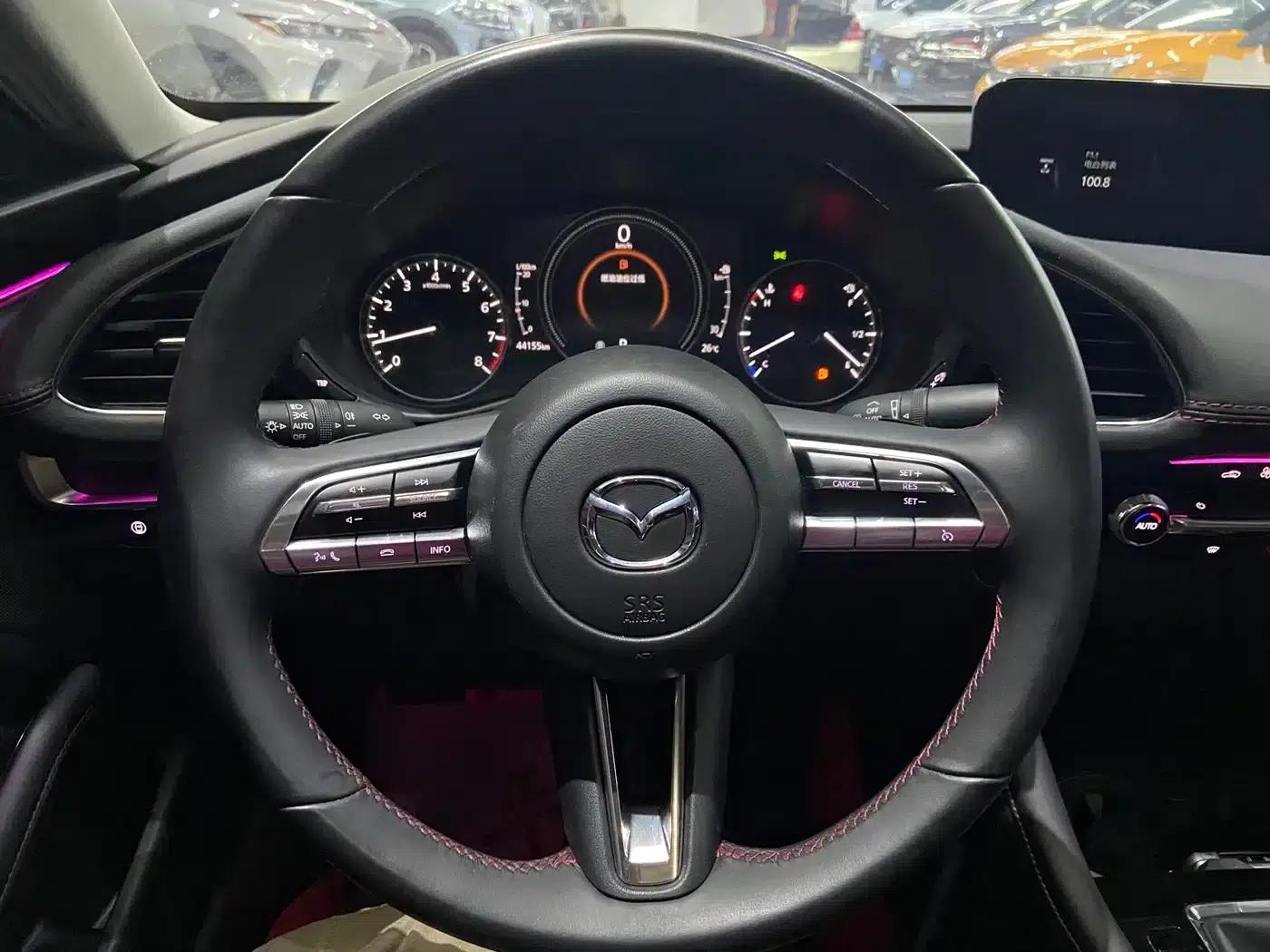 Mazda3 Axela 2022 2.0L Automatic Premium Edition — миниатюра 19
