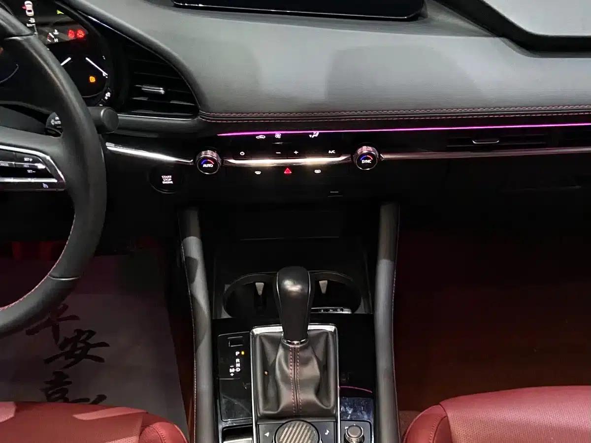 Mazda3 Axela 2022 2.0L Automatic Premium Edition — миниатюра 21
