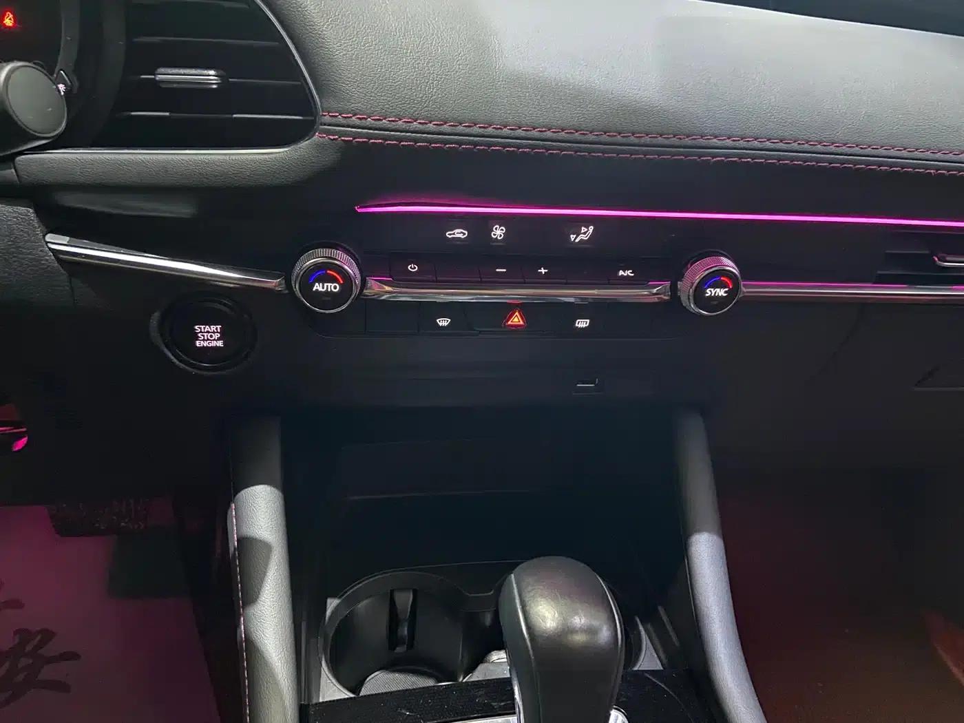 Mazda3 Axela 2022 2.0L Automatic Premium Edition — миниатюра 23