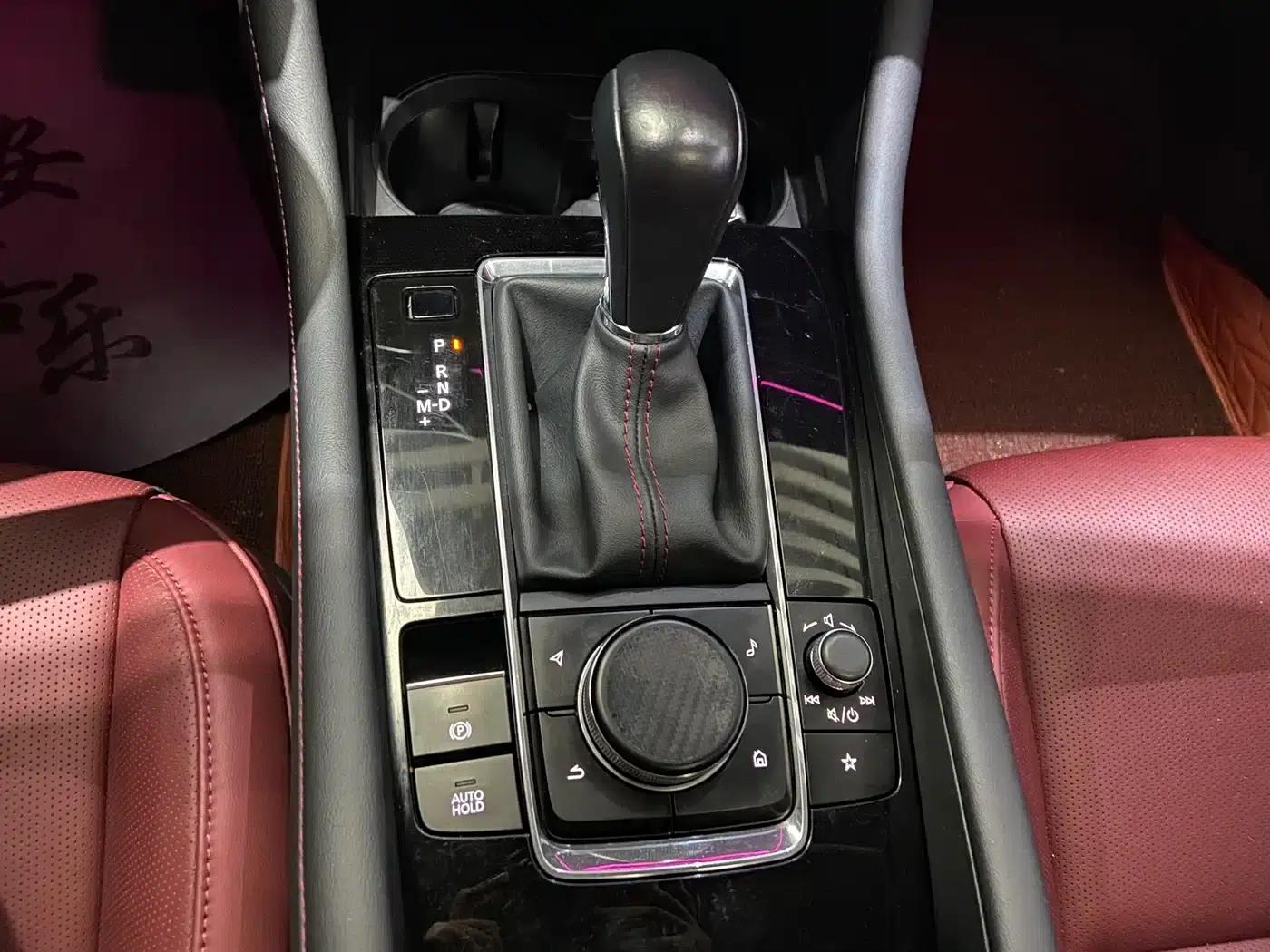 Mazda3 Axela 2022 2.0L Automatic Premium Edition — миниатюра 24