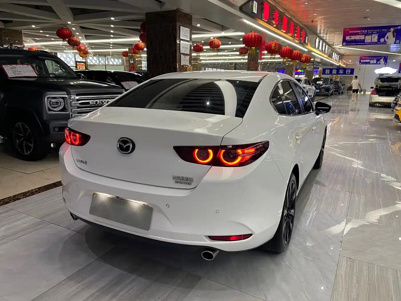 Mazda3 Axela 2022 2.0L Automatic Premium Edition — миниатюра 4