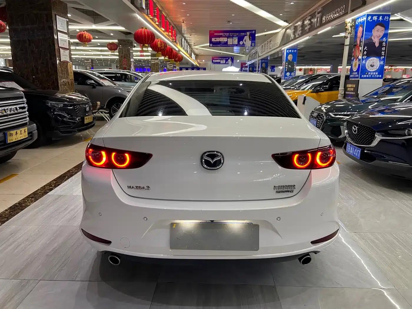 Mazda3 Axela 2022 2.0L Automatic Premium Edition — миниатюра 5