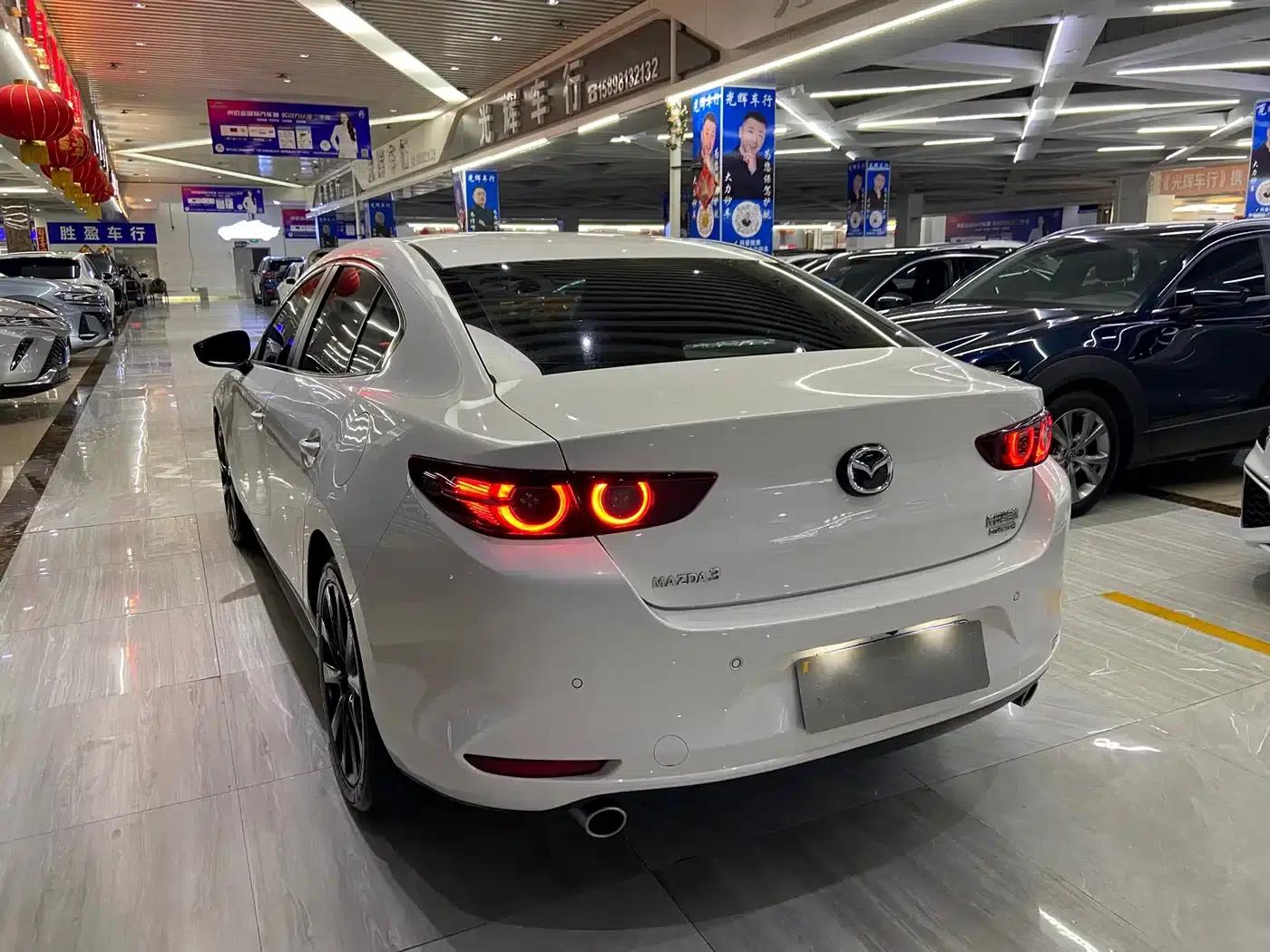 Mazda3 Axela 2022 2.0L Automatic Premium Edition — миниатюра 6