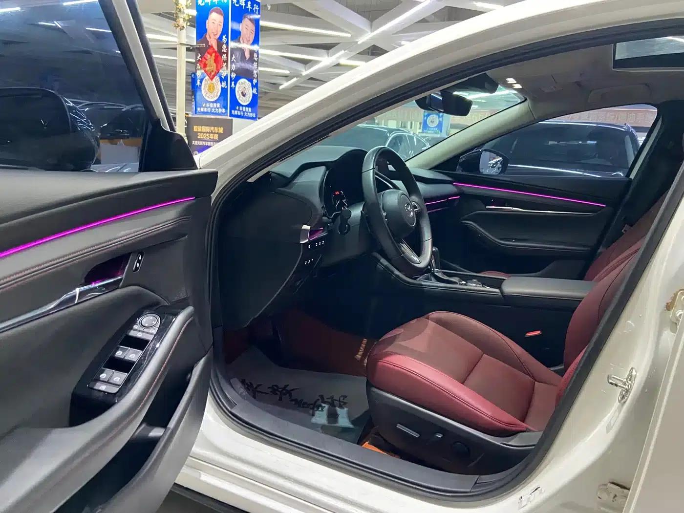 Mazda3 Axela 2022 2.0L Automatic Premium Edition — миниатюра 7