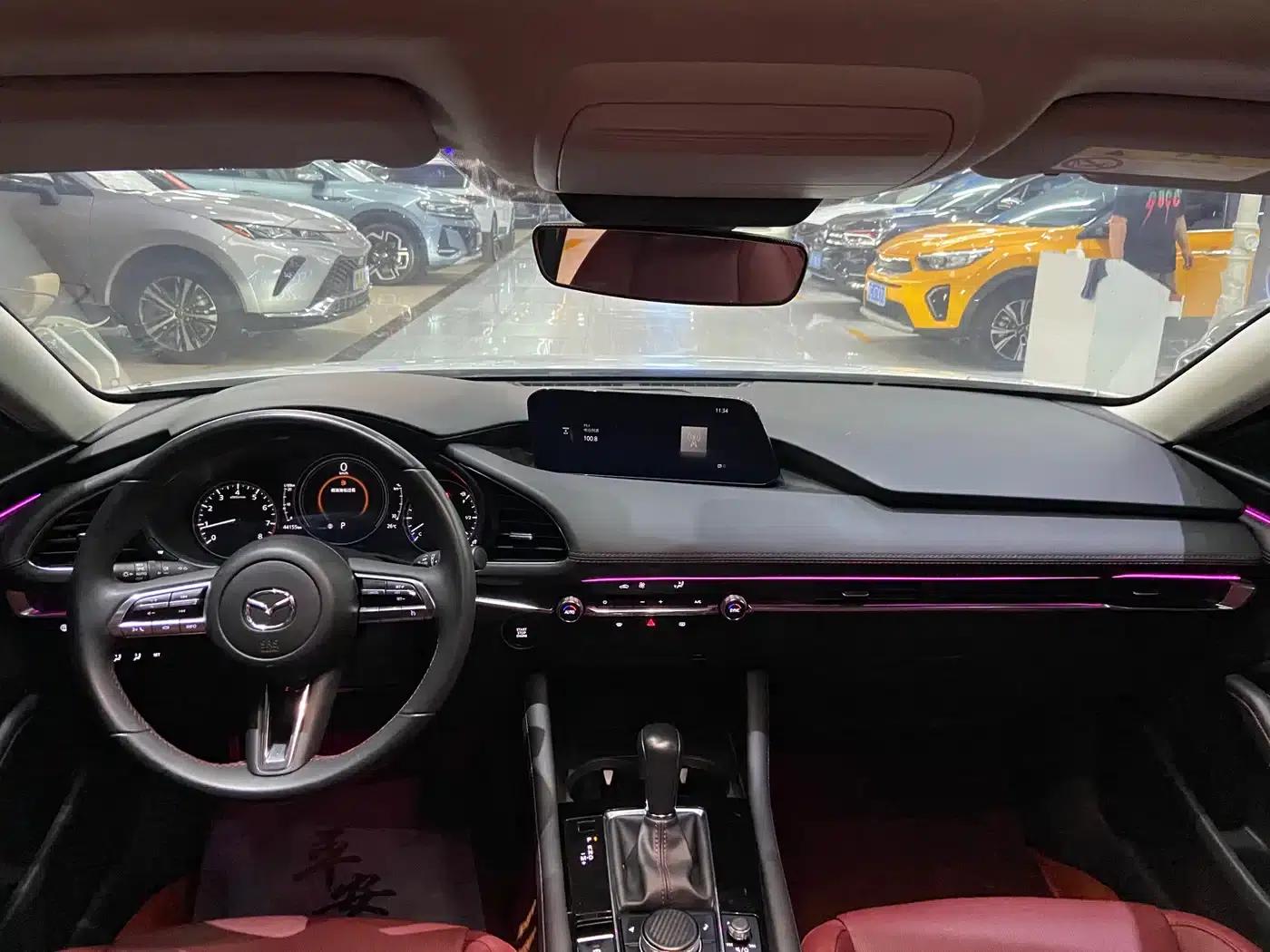 Mazda3 Axela 2022 2.0L Automatic Premium Edition — миниатюра 9