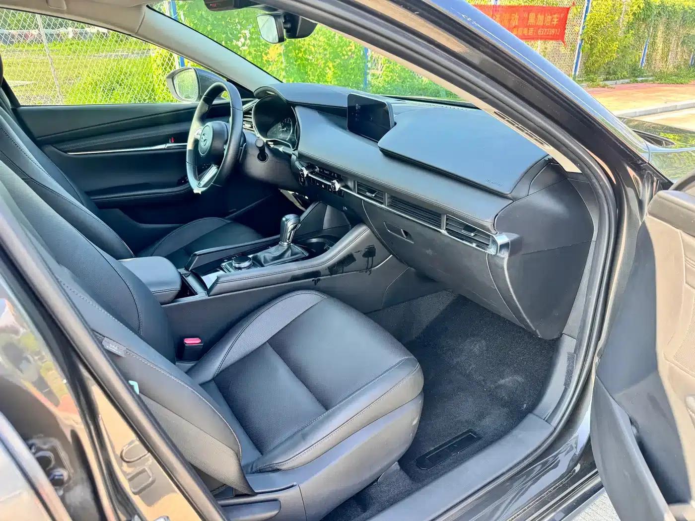 Mazda3 Axela 2023 2.0L Automatic Premium Edition — миниатюра 8