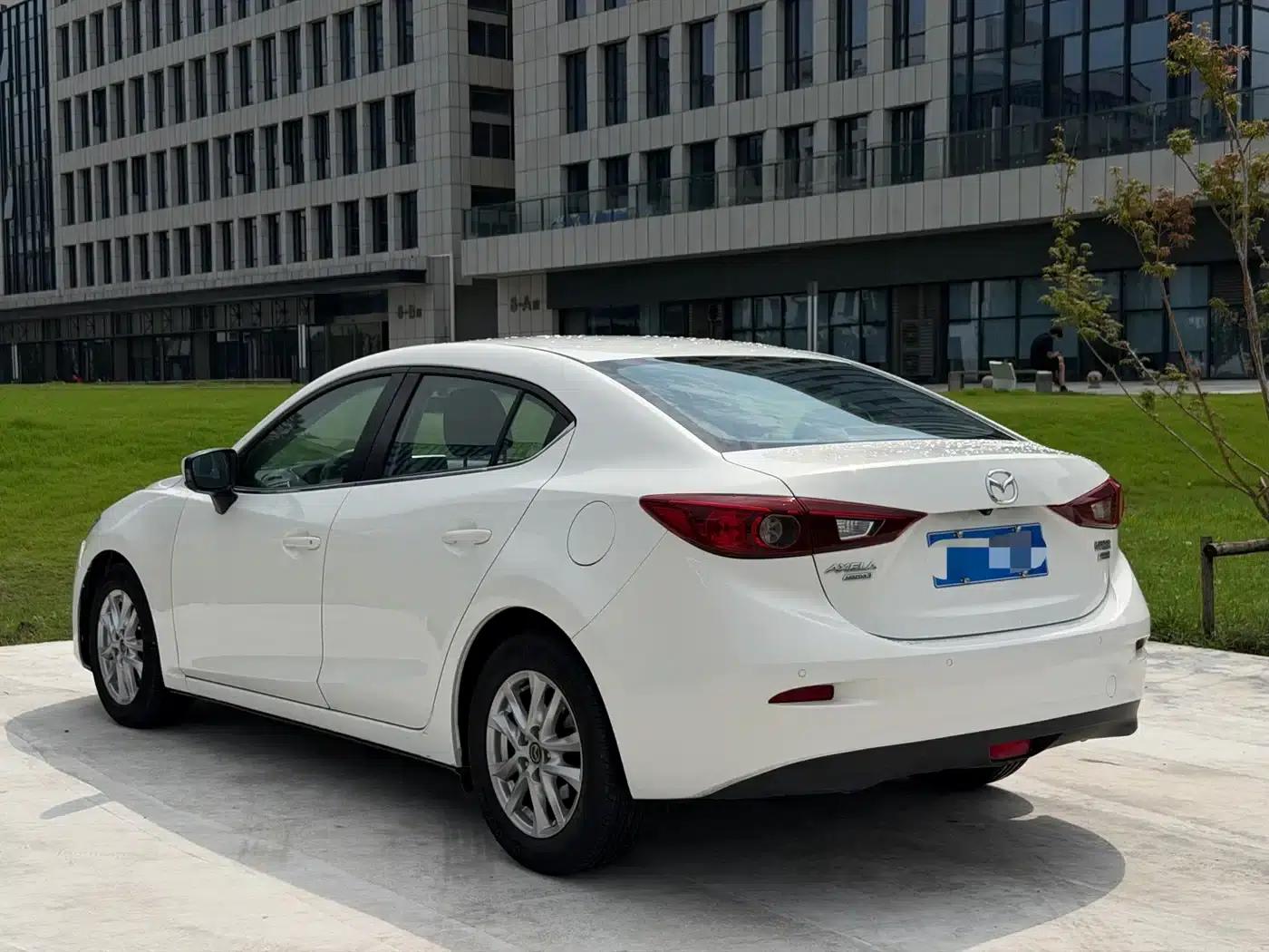 Mazda3 Axela 2016 Sedan 1.5L Automatic Luxury — миниатюра 4
