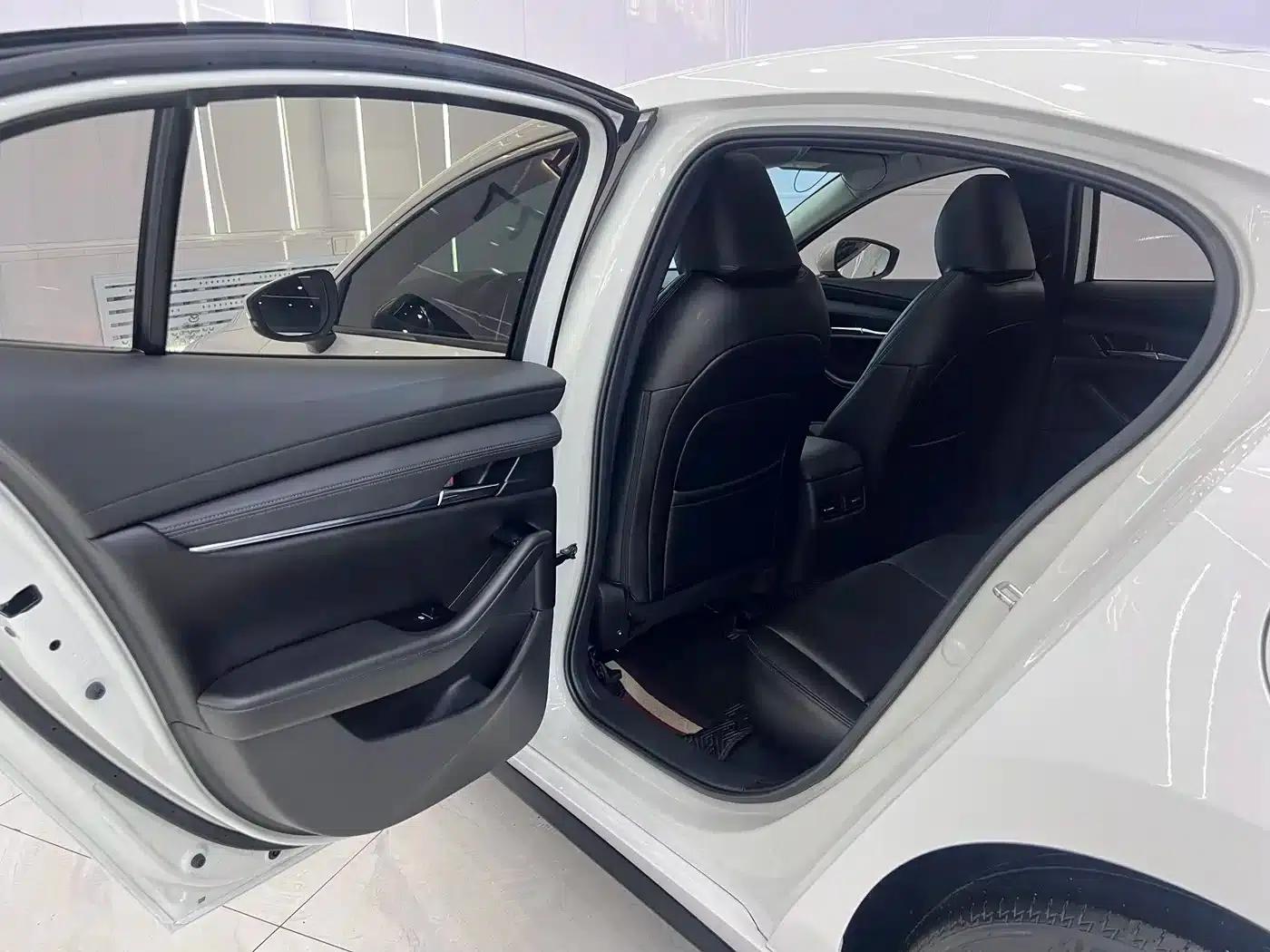 Mazda3 Axela 2021 2.0L Automatic Premium Edition — миниатюра 14