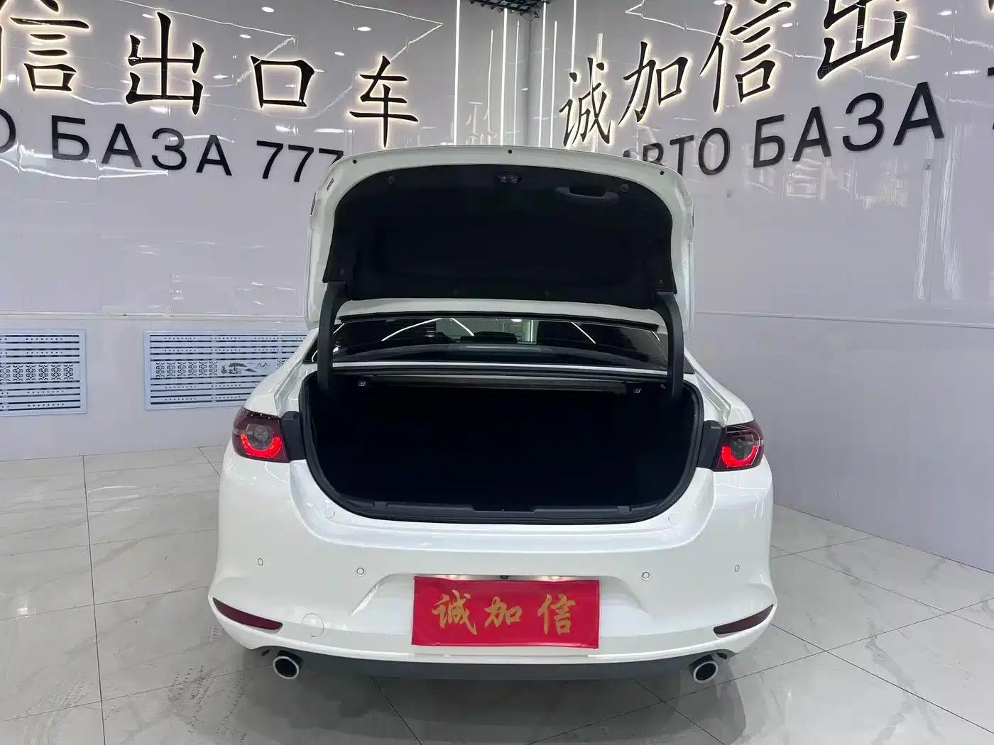 Mazda3 Axela 2021 2.0L Automatic Premium Edition — миниатюра 17