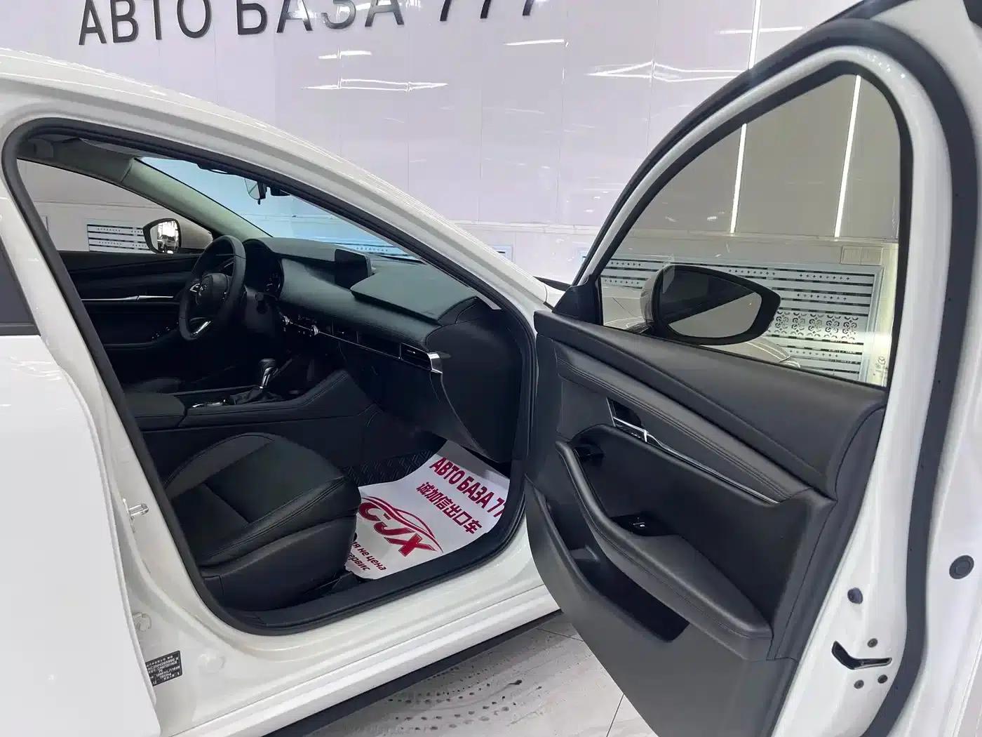 Mazda3 Axela 2021 2.0L Automatic Premium Edition — миниатюра 18