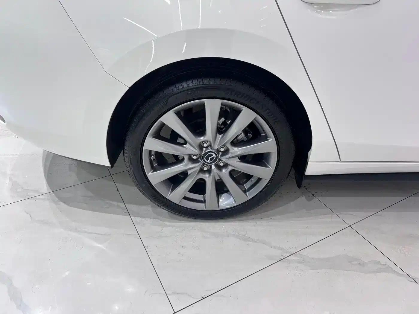 Mazda3 Axela 2021 2.0L Automatic Premium Edition — миниатюра 19