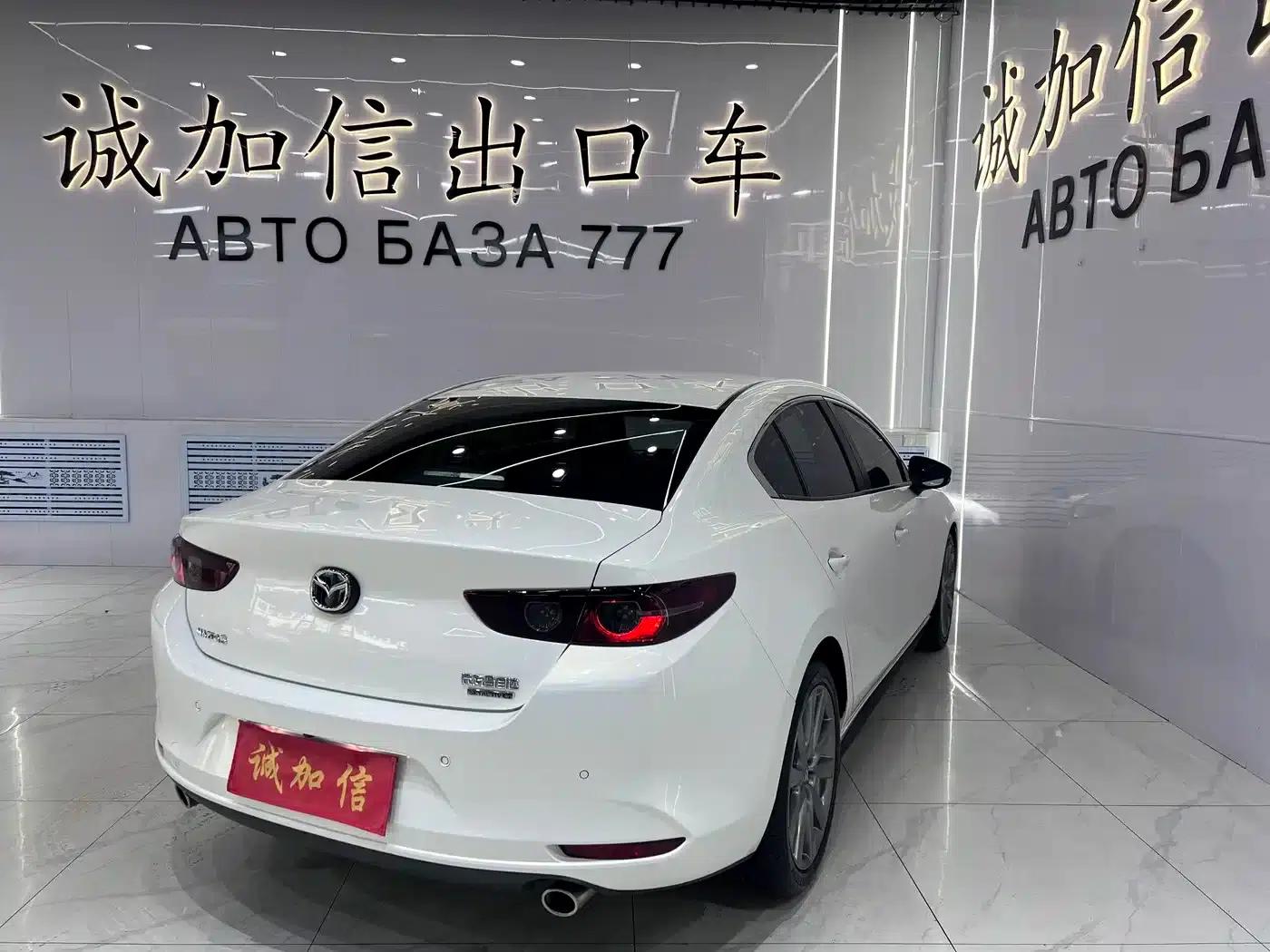 Mazda3 Axela 2021 2.0L Automatic Premium Edition — миниатюра 4