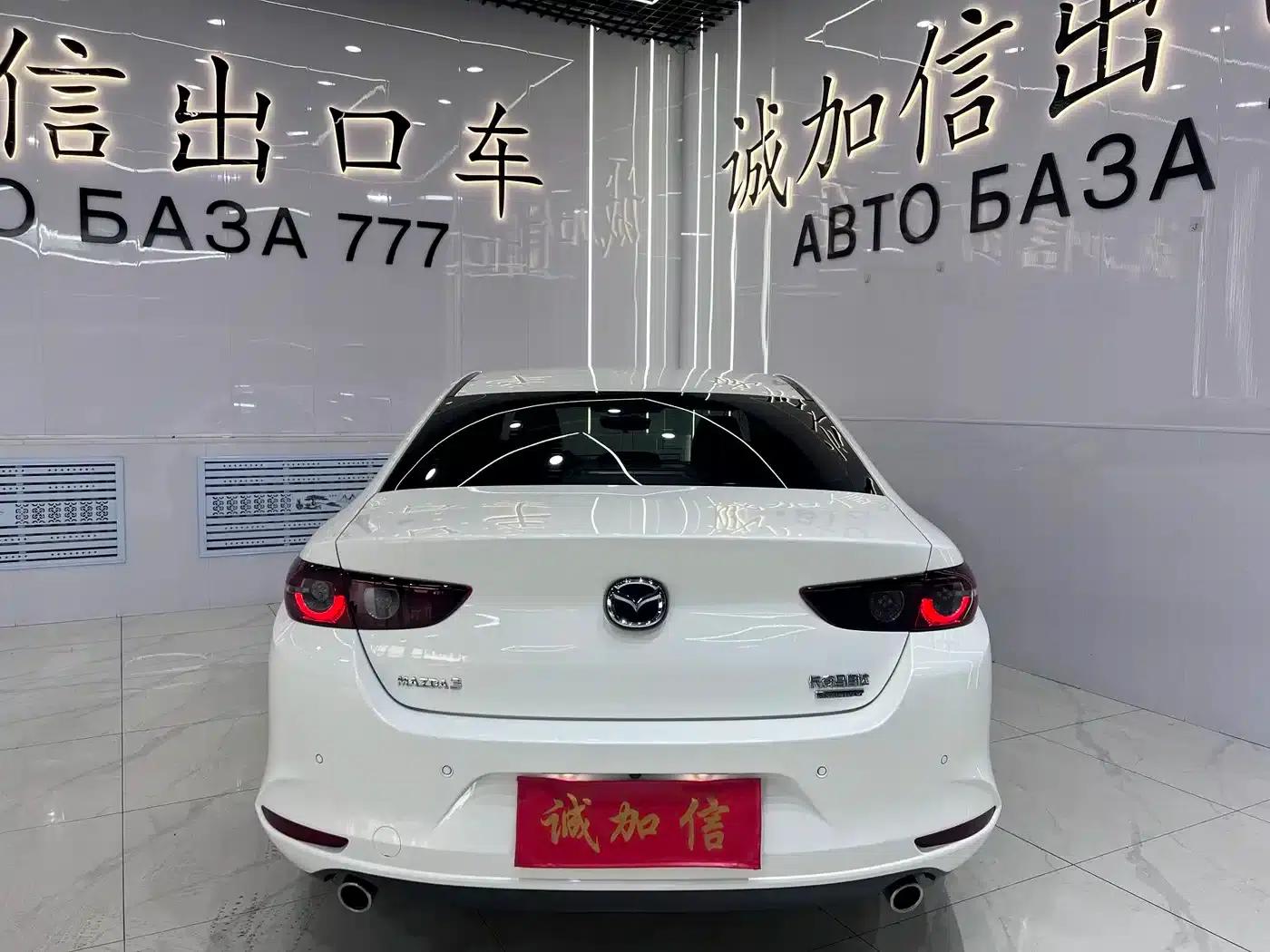 Mazda3 Axela 2021 2.0L Automatic Premium Edition — миниатюра 5