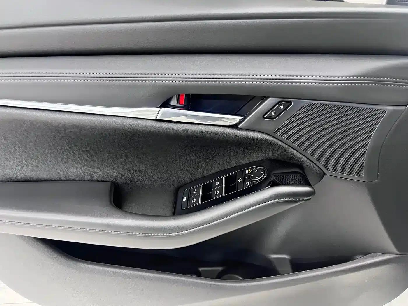 Mazda3 Axela 2021 2.0L Automatic Premium Edition — миниатюра 8