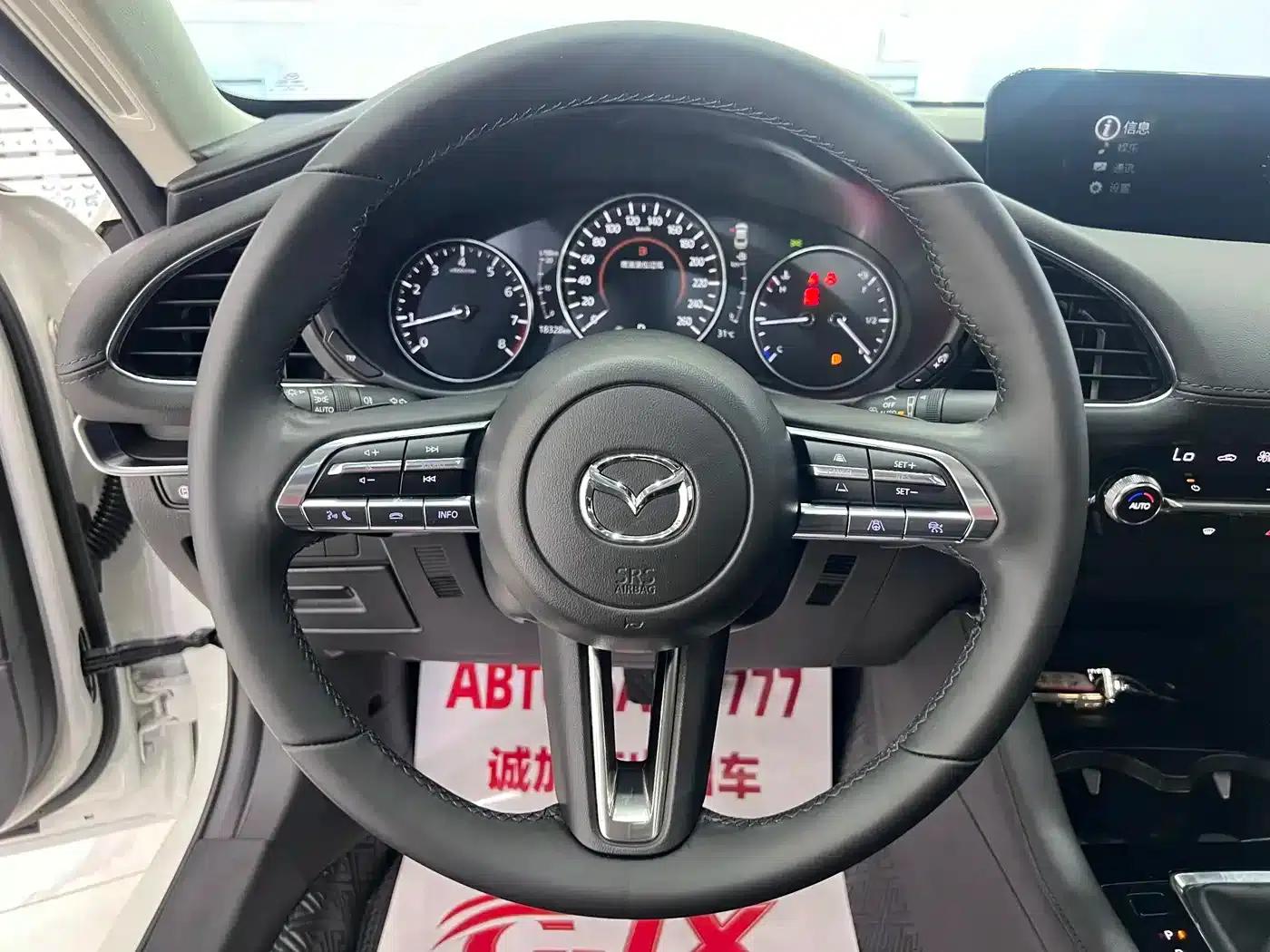 Mazda3 Axela 2021 2.0L Automatic Premium Edition — миниатюра 10