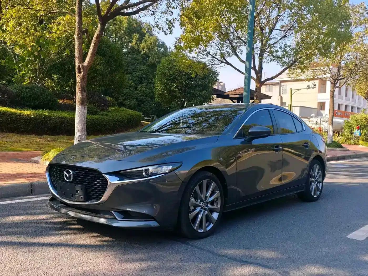 Mazda3 Axela 2022 2.0L Automatic Elegant Black Edition — миниатюра 1