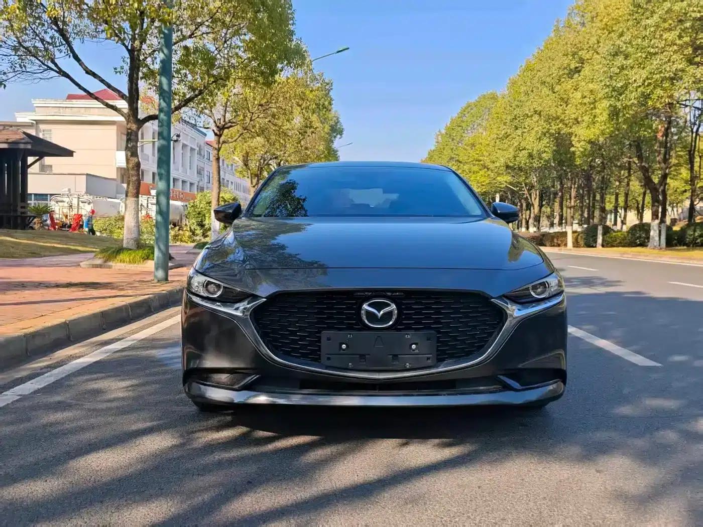 Mazda3 Axela 2022 2.0L Automatic Elegant Black Edition — миниатюра 2
