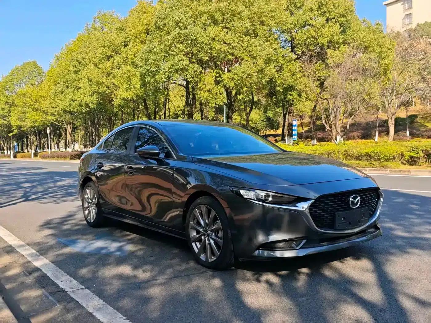 Mazda3 Axela 2022 2.0L Automatic Elegant Black Edition — миниатюра 3