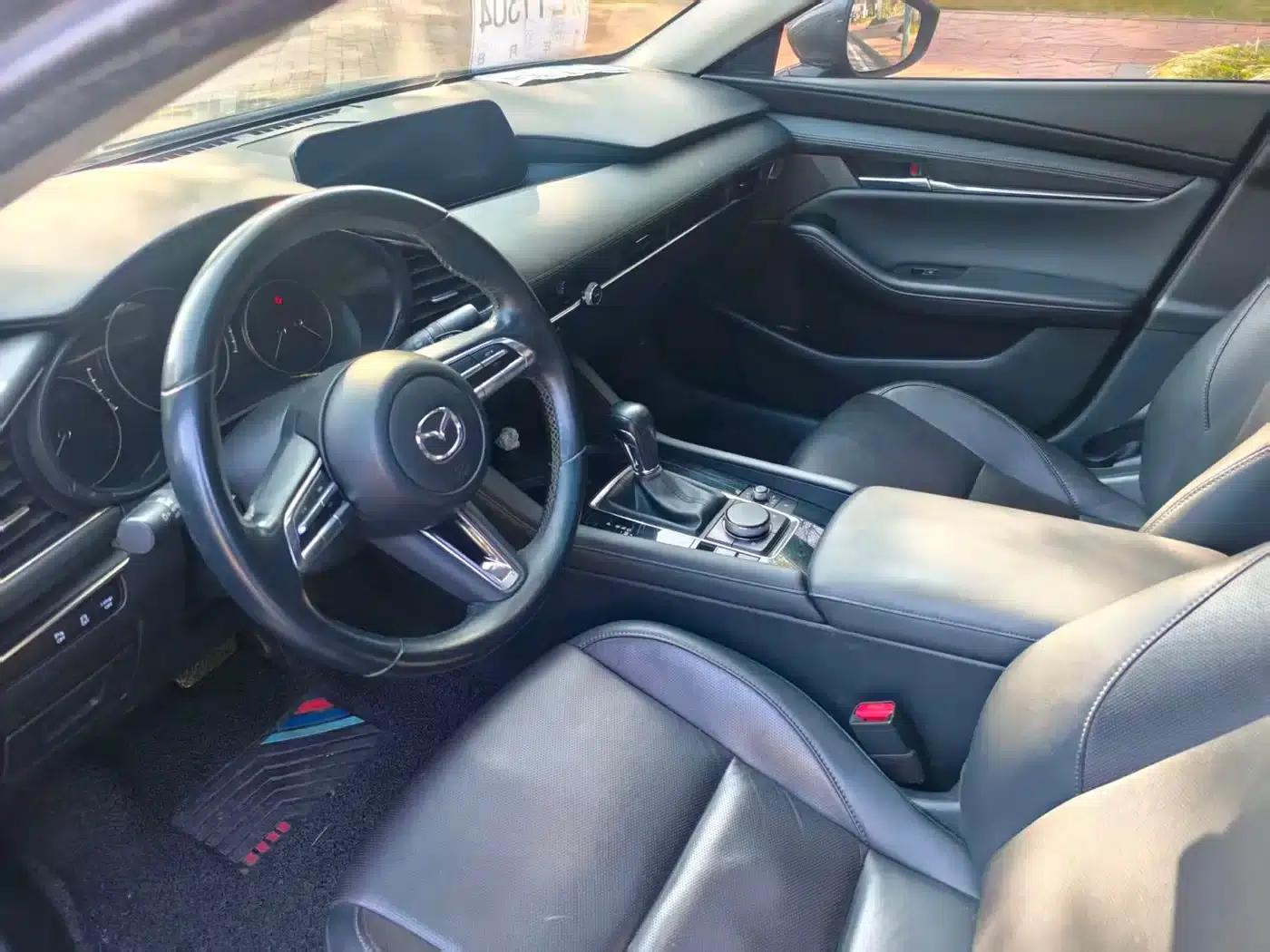 Mazda3 Axela 2022 2.0L Automatic Elegant Black Edition — миниатюра 4