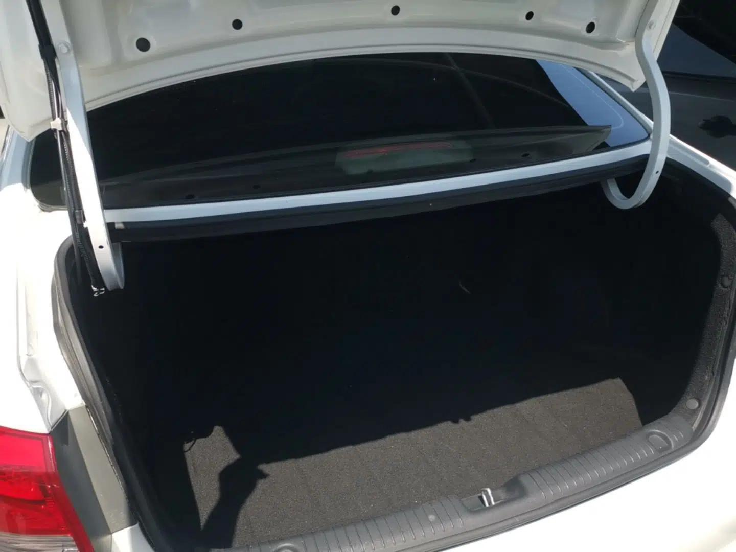 Kia K2 2015 Sedan 1.4L Automatic GLS — миниатюра 22
