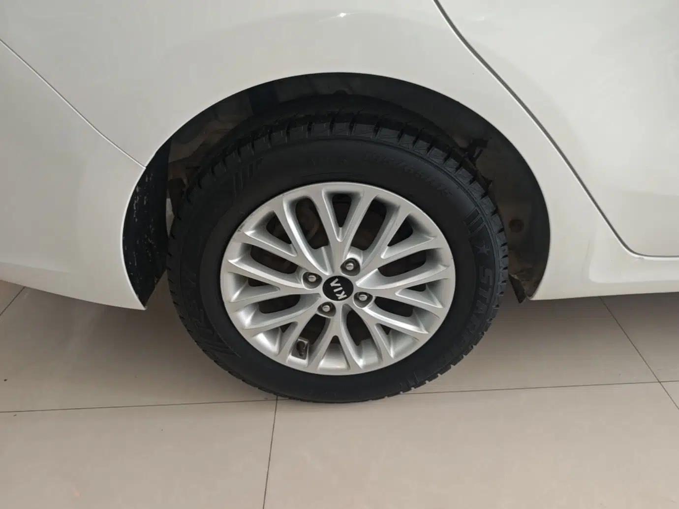 Kia K2 2017 Sedan 1.4L Automatic GLS — миниатюра 11