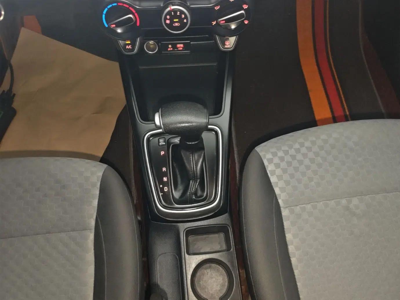 Kia K2 2017 Sedan 1.4L Automatic GLS — миниатюра 16