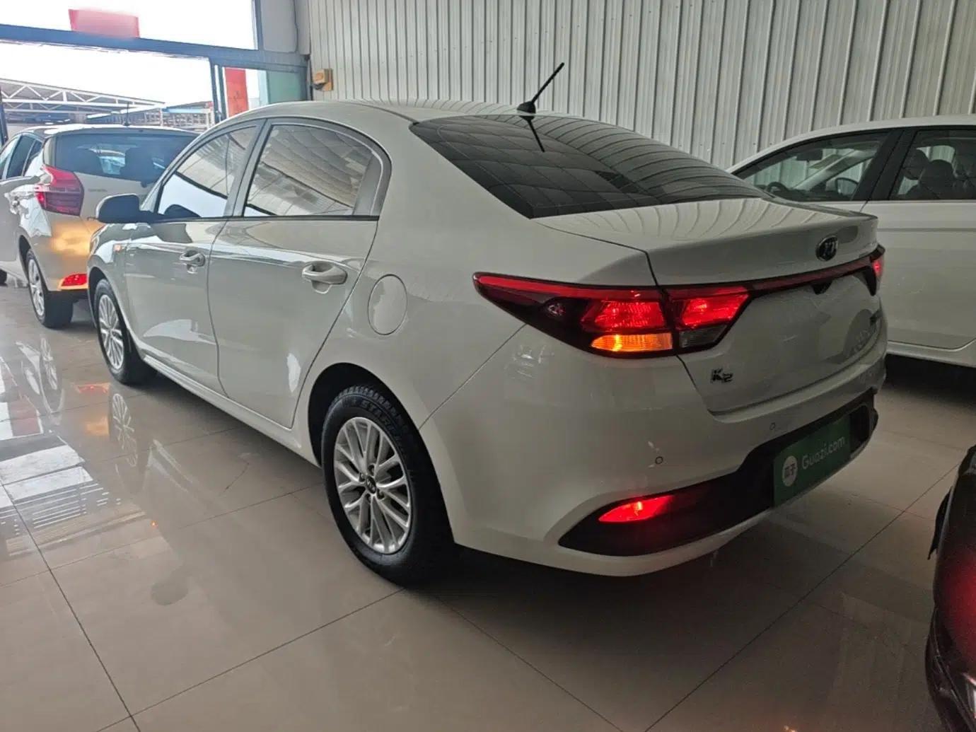 Kia K2 2017 Sedan 1.4L Automatic GLS — миниатюра 4