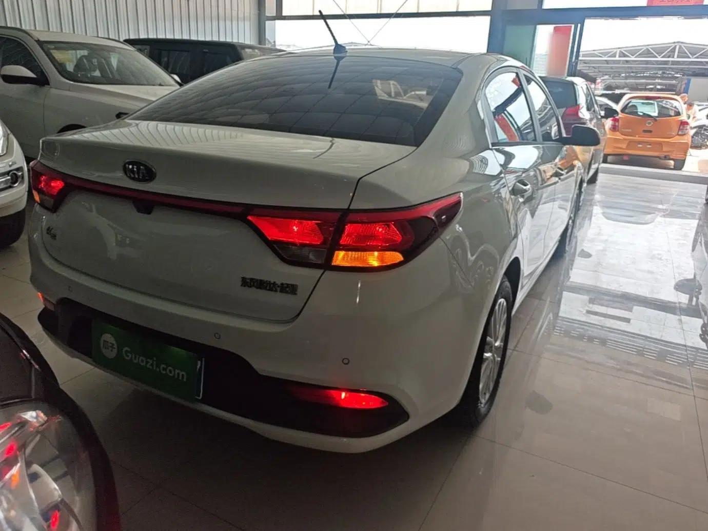 Kia K2 2017 Sedan 1.4L Automatic GLS — миниатюра 5