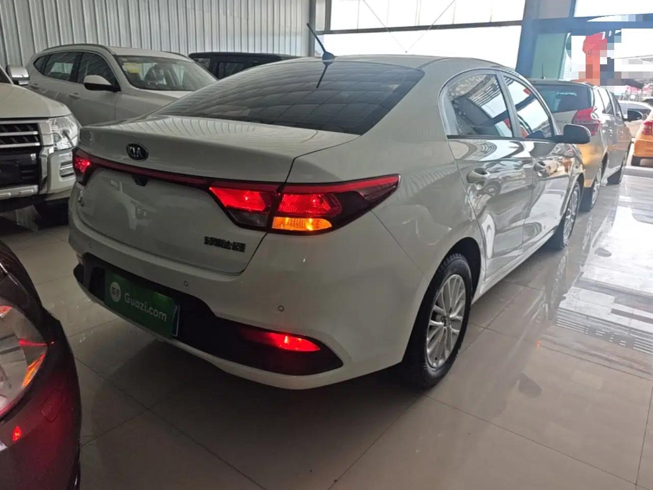 Kia K2 2017 Sedan 1.4L Automatic GLS — миниатюра 6