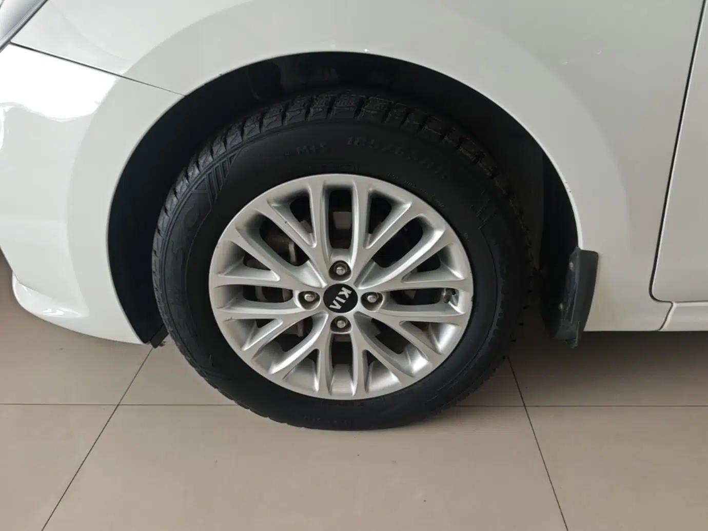 Kia K2 2017 Sedan 1.4L Automatic GLS — миниатюра 10