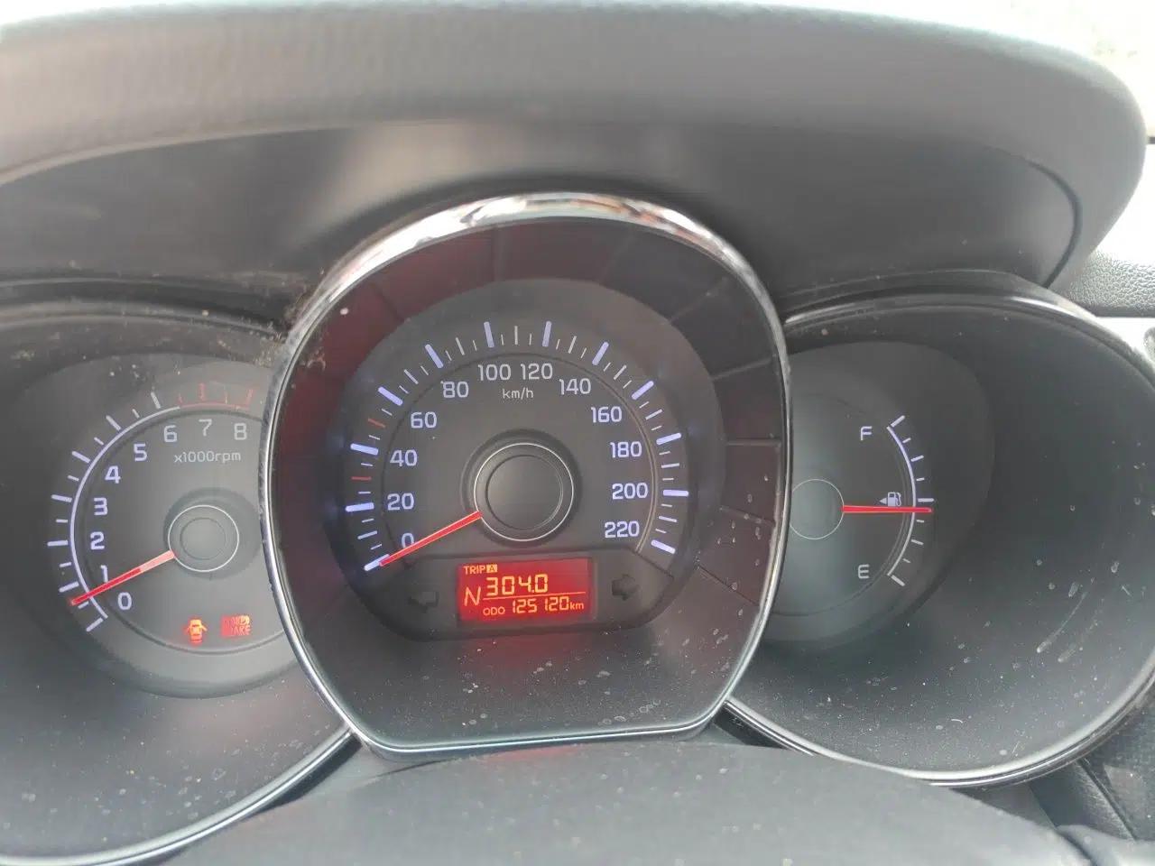 Kia K2 2012 Hatchback 1.4L Automatic Cool Edition — миниатюра 11