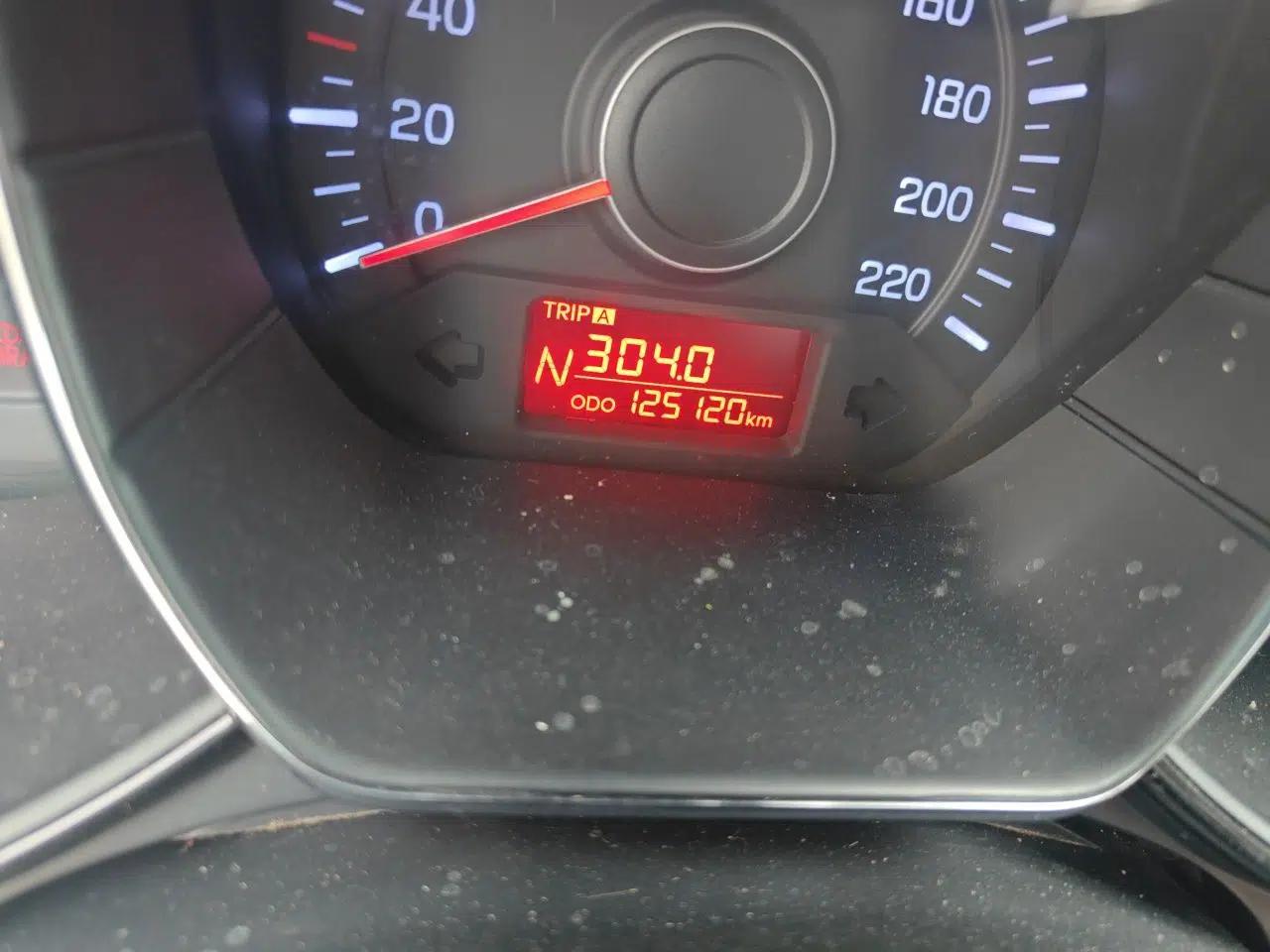 Kia K2 2012 Hatchback 1.4L Automatic Cool Edition — миниатюра 12